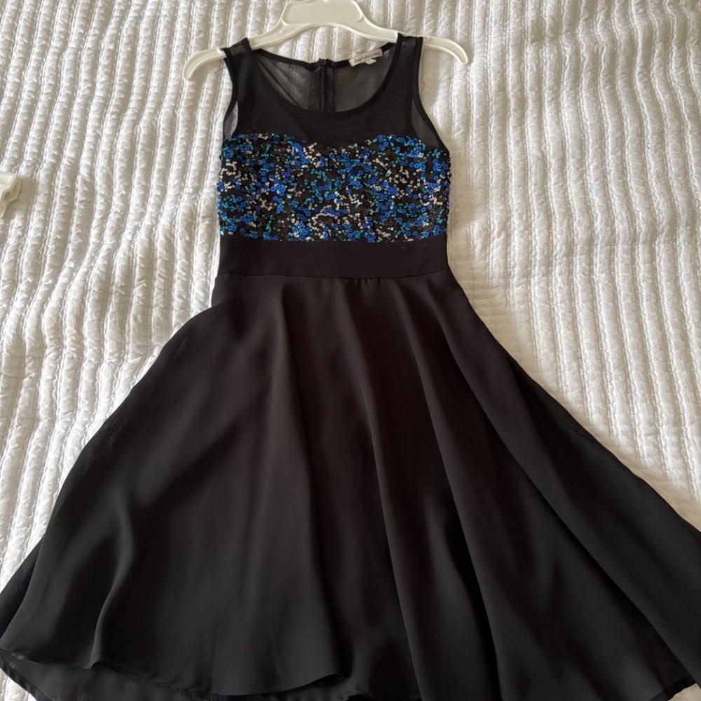 Dress - Picture 2 of 2
